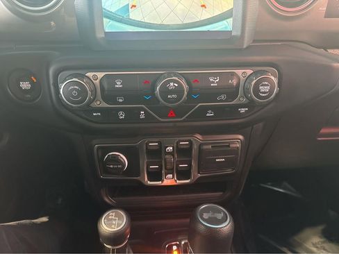 Used 2021 Jeep Wrangler Unlimited Sahara w/ Uconnect 4C Nav & Sound Group AWD/4WD image 23