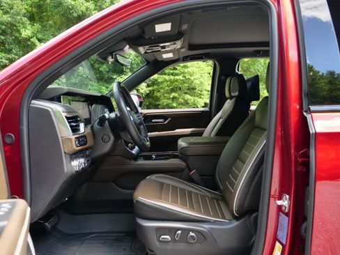 Used 2025 GMC Yukon Denali Ultimate AWD/4WD image 30