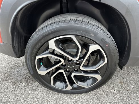 Used 2024 Chevrolet Trax RS w/ Sunroof Package image 17