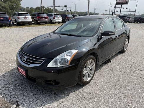 Used 2011 Nissan Altima 3.5 SR w/ 3.5SR Premium Pkg FWD image 7