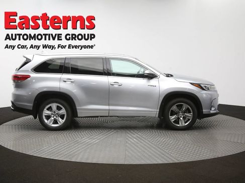 Used 2019 Toyota Highlander Limited w/ Carpet Mat Package (TMS) AWD/4WD image 51