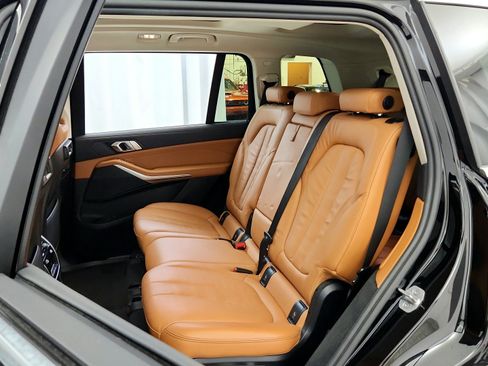 Used 2022 BMW X7 xDrive40i w/ Executive Package AWD/4WD image 25
