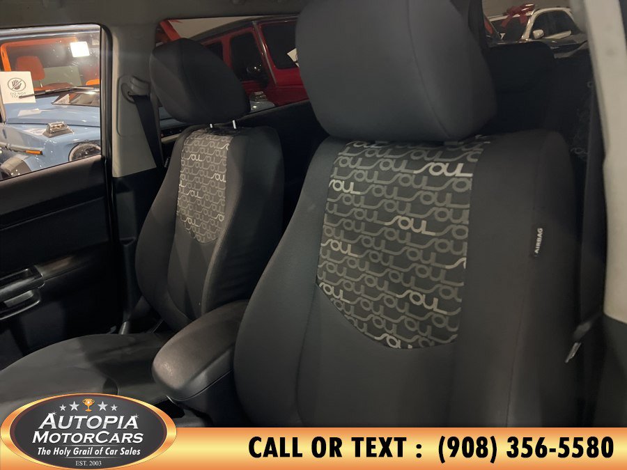 Used 2010 Kia Soul + w/ Audio Pkg FWD image 9