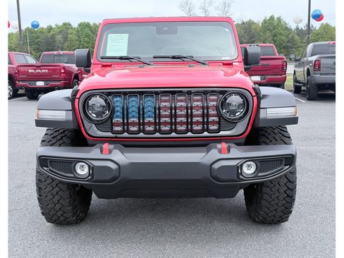 Used 2024 Jeep Wrangler Willys AWD/4WD image 3