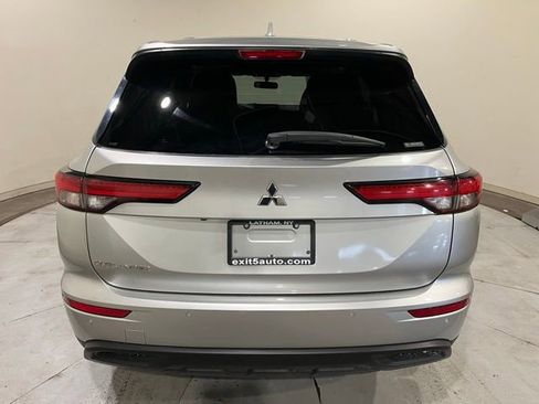 Used 2022 Mitsubishi Outlander ES image 13