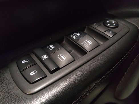 Used 2019 Jeep Grand Cherokee Laredo w/ Laredo X Package image 27