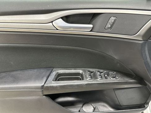 Used 2020 Ford Fusion SE FWD image 17