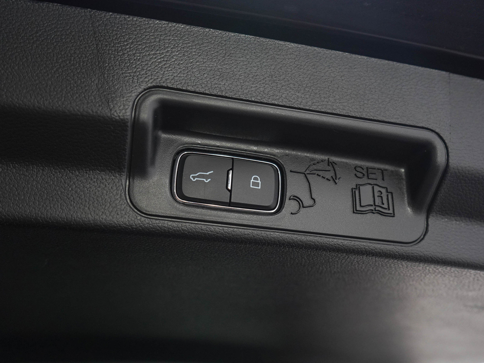 Used 2025 Ford Explorer ST AWD/4WD image 11