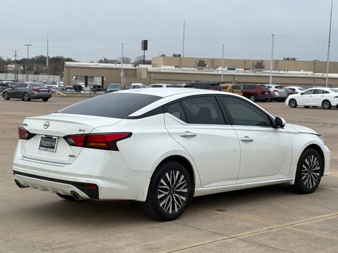Certified 2023 Nissan Altima 2.5 SV w/ SV Premium Package image 6