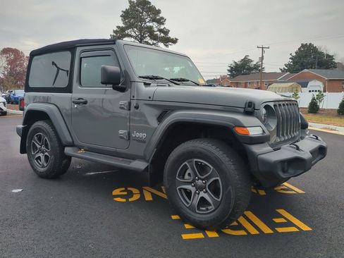 Used 2019 Jeep Wrangler Sport image 2