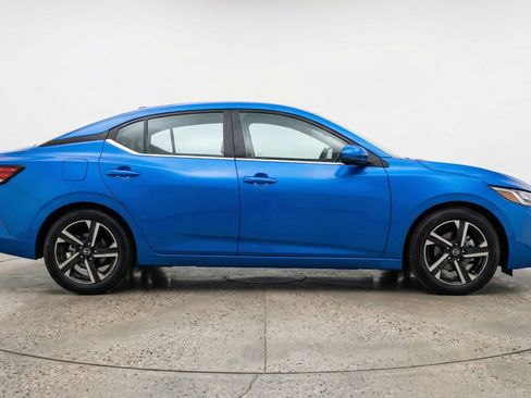 Used 2025 Nissan Sentra SV image 11