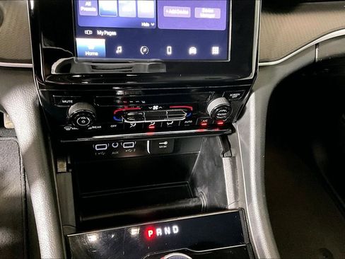 Used 2023 Jeep Grand Cherokee Laredo X image 25