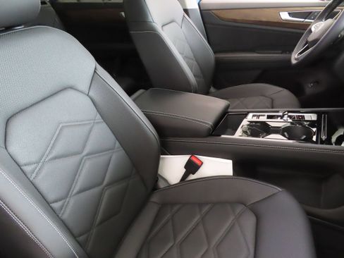 New 2025 Volkswagen Atlas SE FWD image 26