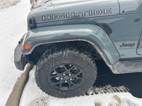 Used 2025 Jeep Gladiator High Tide image 2