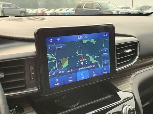 Used 2022 Ford Explorer Limited w/ Equipment Group 301A AWD/4WD image 33