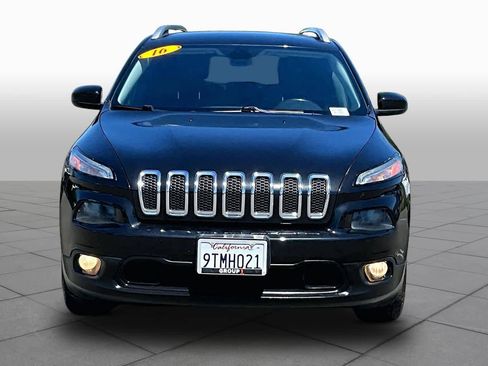 Used 2016 Jeep Cherokee Latitude FWD image 3