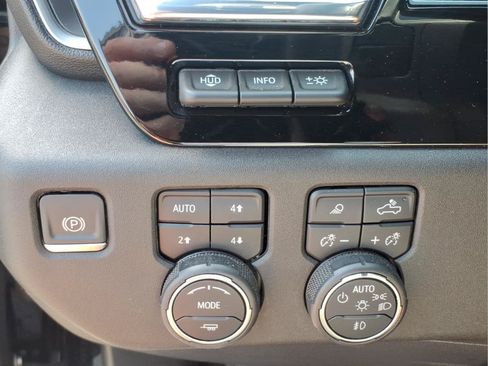 Used 2024 Chevrolet Silverado 2500 High Country w/ High Country Premium Package AWD/4WD image 19