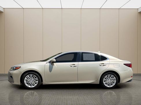 Used 2016 Lexus ES 350 w/ Premium Package w/Wood Trim FWD image 2
