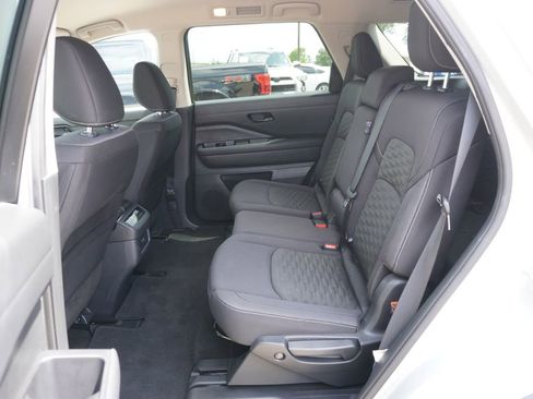 Used 2024 Nissan Pathfinder SV FWD image 17