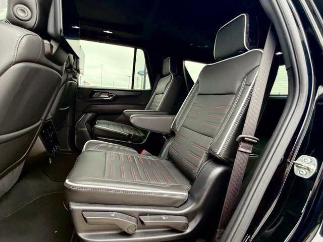 Used 2025 GMC Yukon AT4 Ultimate AWD/4WD image 8