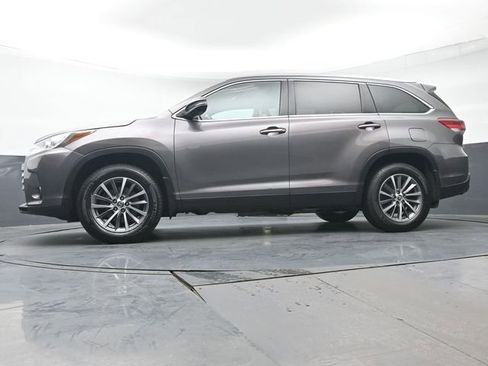 Certified 2019 Toyota Highlander XLE image 33