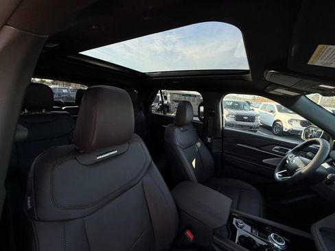 New 2026 Ford Explorer Platinum image 32