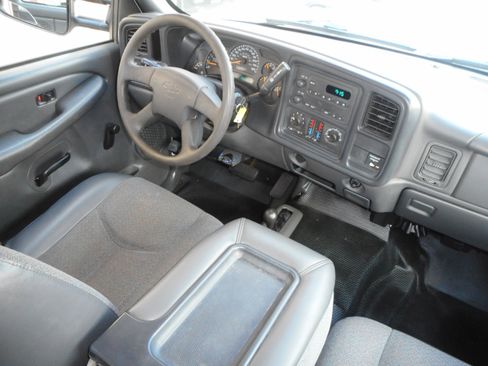 Used 2003 Chevrolet Silverado 2500 4x4 Extended Cab image 28