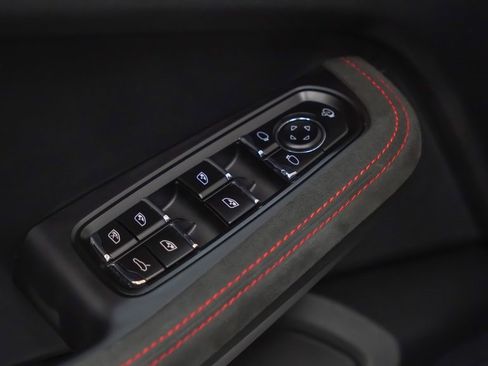 Certified 2022 Porsche Macan GTS image 23