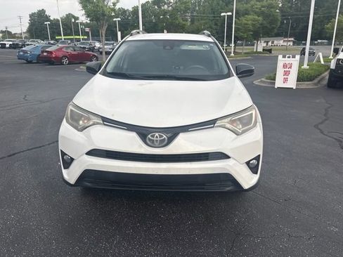Used 2018 Toyota RAV4 LE FWD image 5