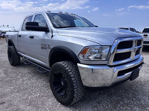 Used 2018 RAM 2500 Tradesman w/ Chrome Appearance Group AWD/4WD image 8