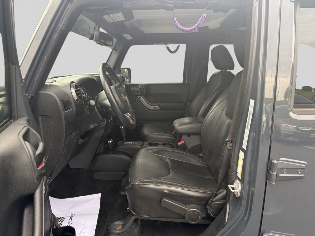 Used 2018 Jeep Wrangler Unlimited Sahara w/ Dual Top Group AWD/4WD image 15
