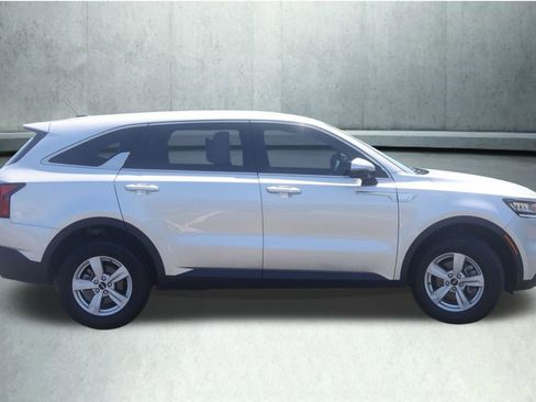 Used 2022 Kia Sorento LX AWD/4WD image 13