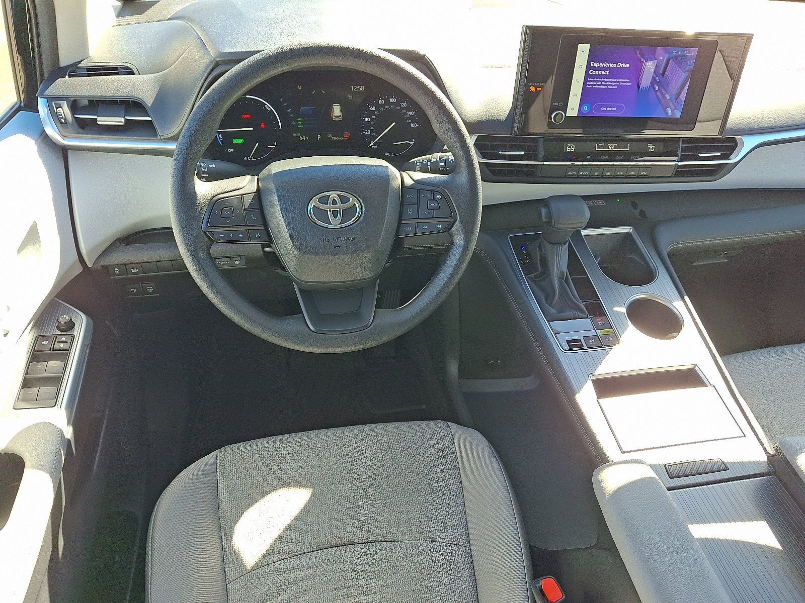 Certified 2025 Toyota Sienna LE AWD/4WD image 12