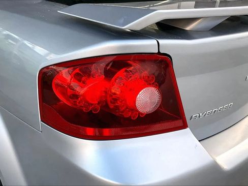 Used 2013 Dodge Avenger R/T image 19