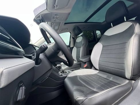 Used 2022 Volkswagen Taos SEL w/ Panoramic Sunroof Package AWD/4WD image 16