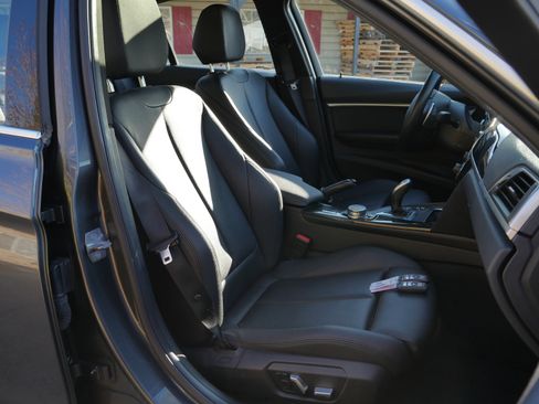 Used 2017 BMW 330i xDrive Sedan image 27