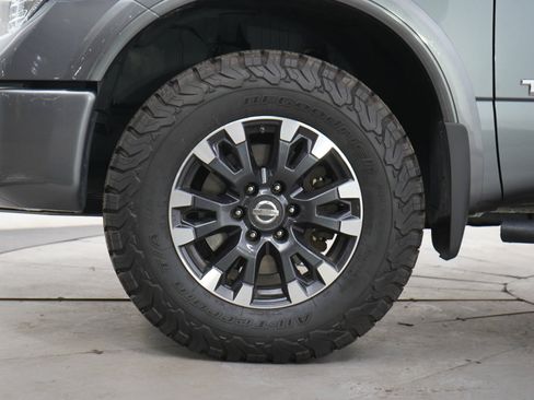 Used 2017 Nissan Titan PRO-4X w/ Pro-4x Convenience Package AWD/4WD image 27