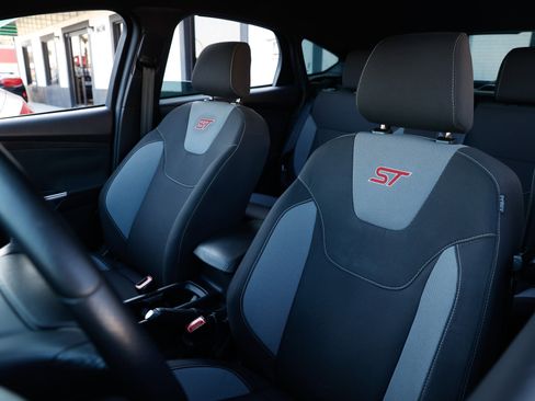 Used 2017 Ford Focus ST image 9