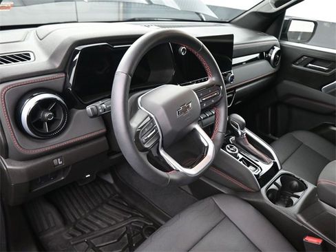 Used 2025 Chevrolet Colorado Z71 w/ Technology Package image 18