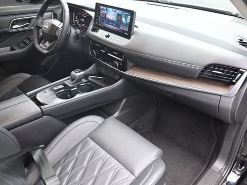 Used 2025 Nissan Rogue Platinum image 39