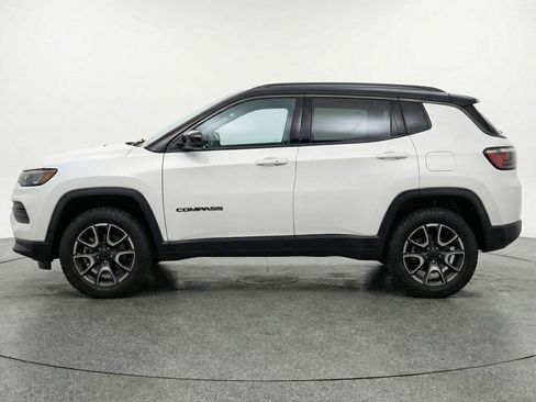 Used 2025 Jeep Compass Trailhawk AWD/4WD image 5