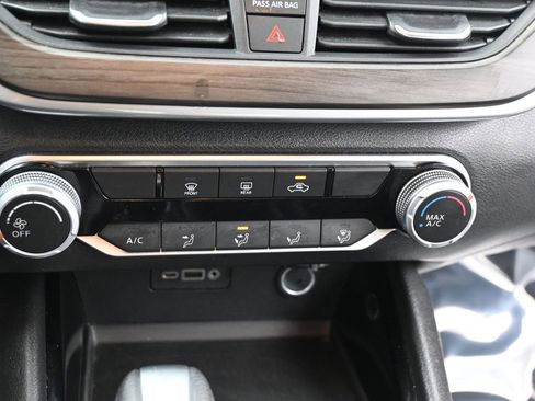 Used 2024 Nissan Altima 2.5 SV image 16