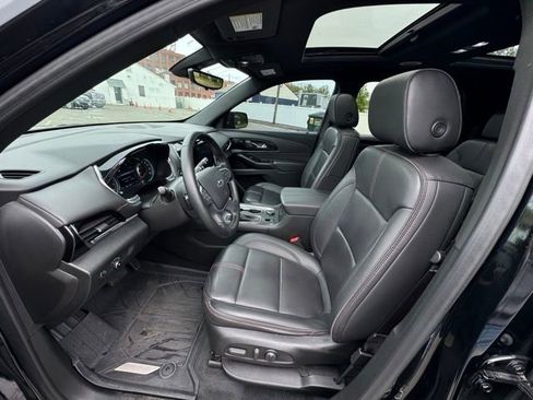 Used 2023 Chevrolet Traverse RS w/ LPO, Floor Liner Package AWD/4WD image 16
