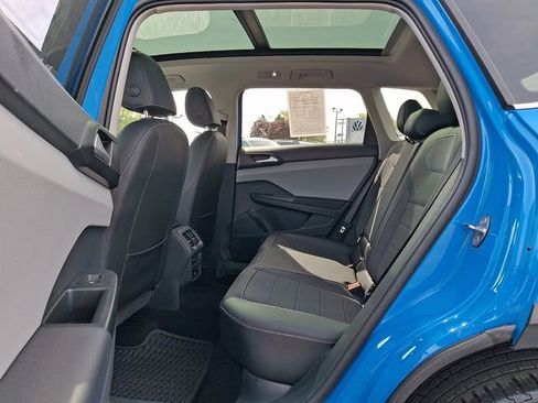 Used 2022 Volkswagen Taos SE w/ Panoramic Sunroof Package AWD/4WD image 10