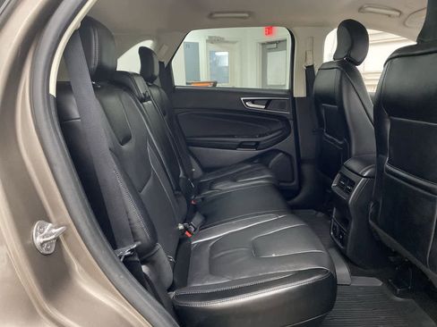 Used 2019 Ford Edge Titanium image 19