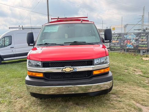 Used 2018 Chevrolet Express 3500 w/ Power Convenience Package RWD image 6