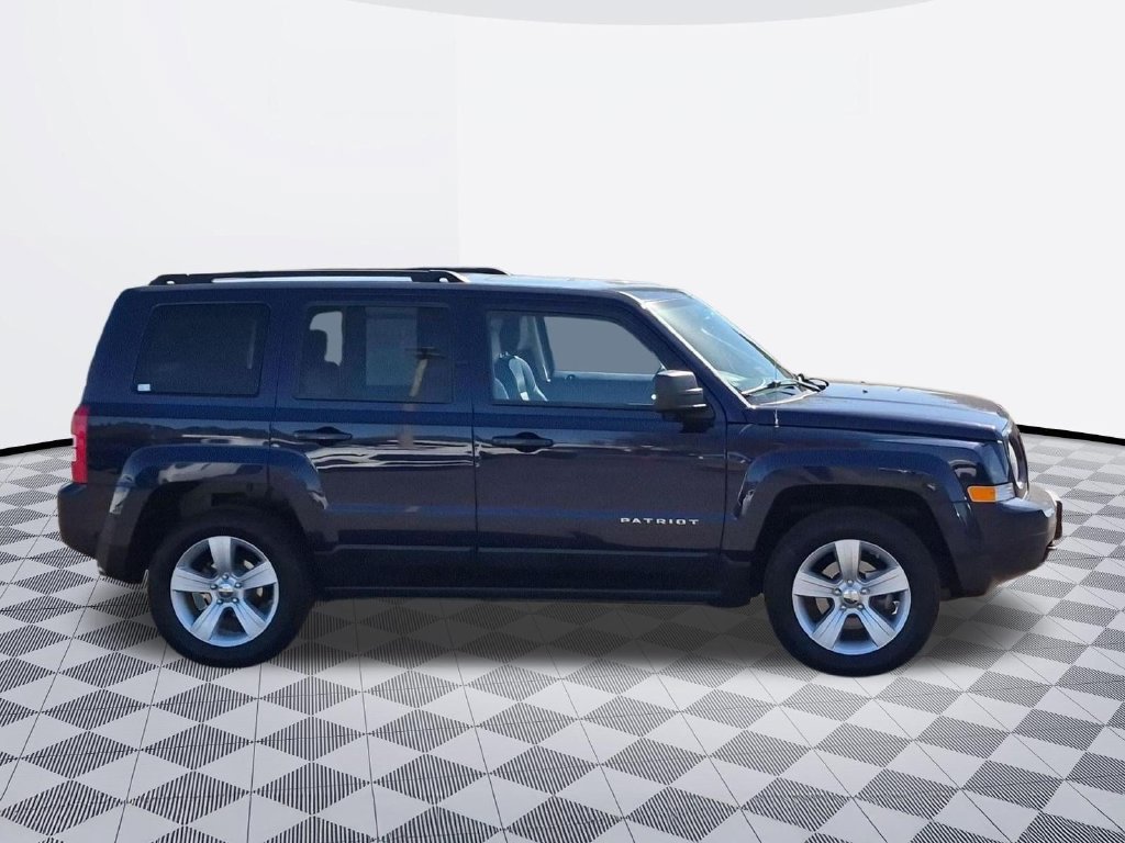 Used 2012 Jeep Patriot Latitude w/ Sun/Sound Group AWD/4WD image 7
