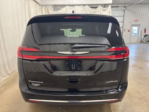 Used 2026 Chrysler Pacifica Limited FWD image 6