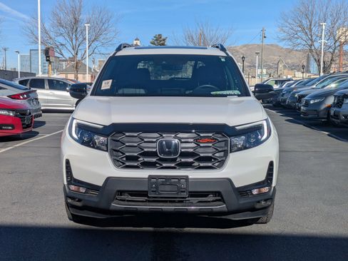 Used 2025 Honda Passport TrailSport image 11