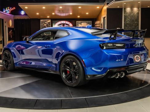 Used 2018 Chevrolet Camaro ZL1 image 16